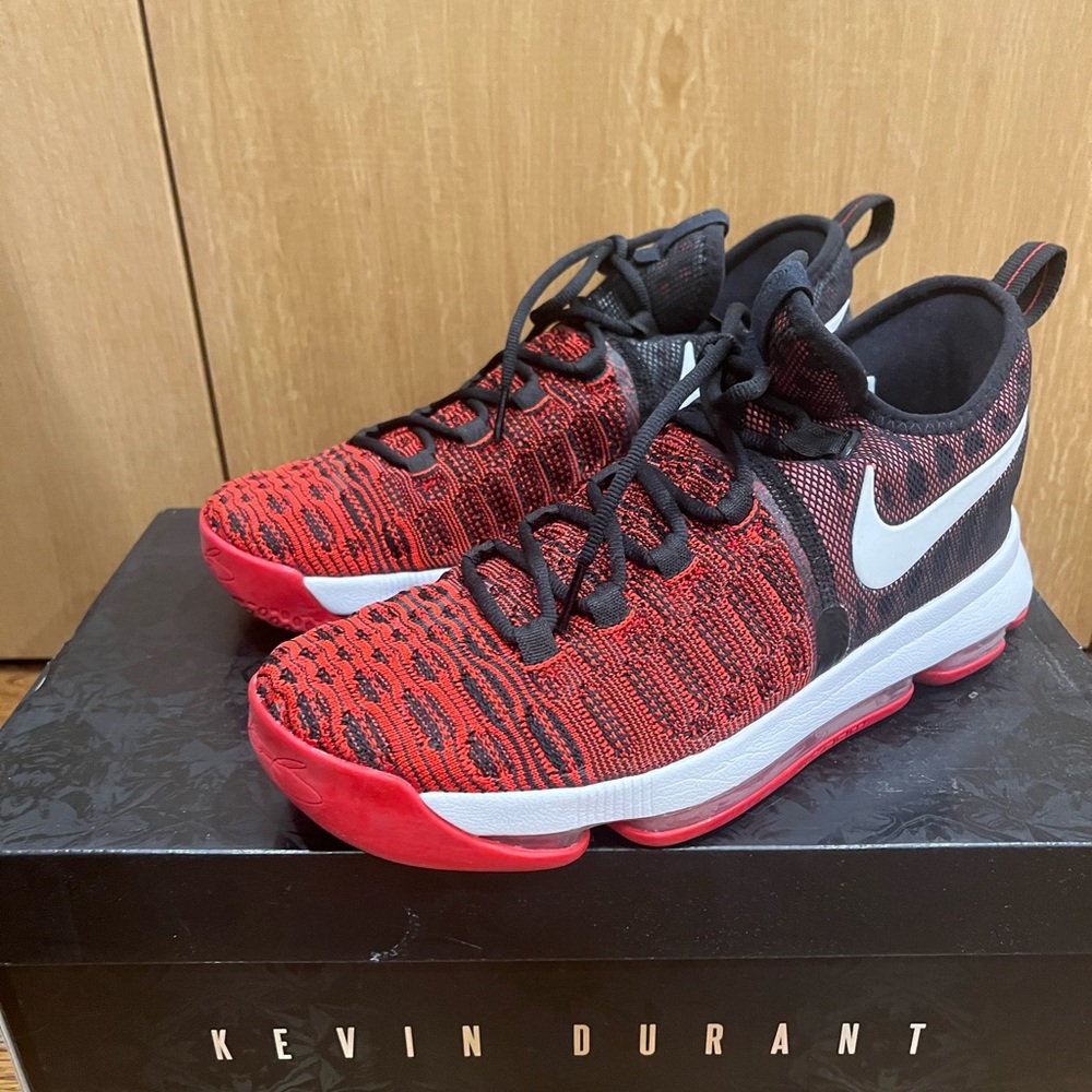 Used Nike Zoom KD9- US size 9. Great condition